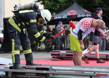 Hämmern, schleppen, schwitzen – FireFighter Challenge auf dem Holzmarkt