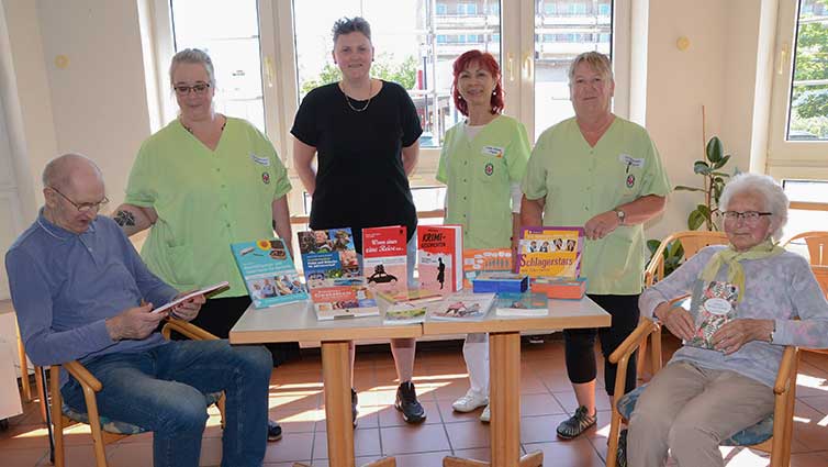 300 Euro Buchspende für Bibliothek