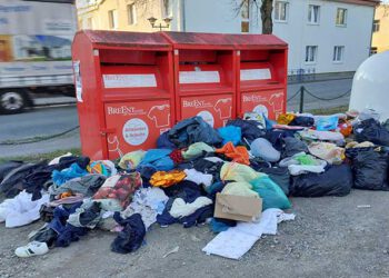 Altkleider-Ärger im Altmarkkreis: überfüllte Container sorgen für Frust