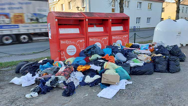 Altkleider-Ärger im Altmarkkreis: überfüllte Container sorgen für Frust
