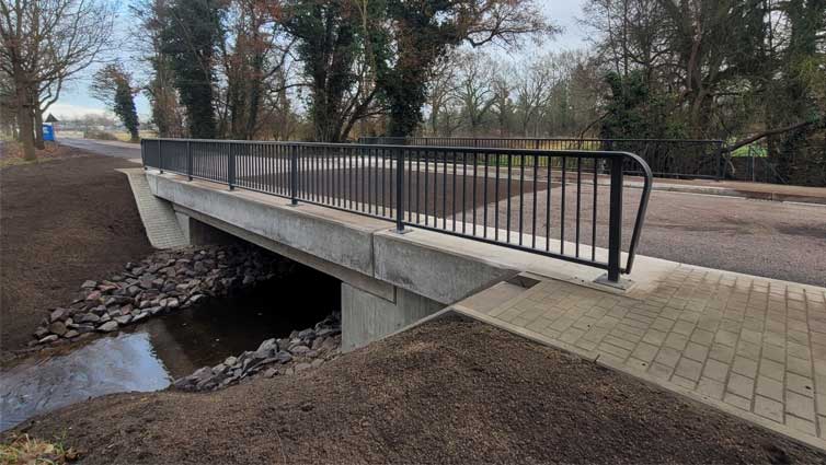 Brücke an der Isenschnibber Chaussee wieder offen