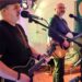 Martin Pfeifer und Ralf Kreißl beim Live-Konzert am 28. Februar 2026 in der Gardelegener Brauerei – das neue Altmark-Musik-Duo spielte vor ausverkauftem Haus zwischen Sudkesseln und Brauanlage.