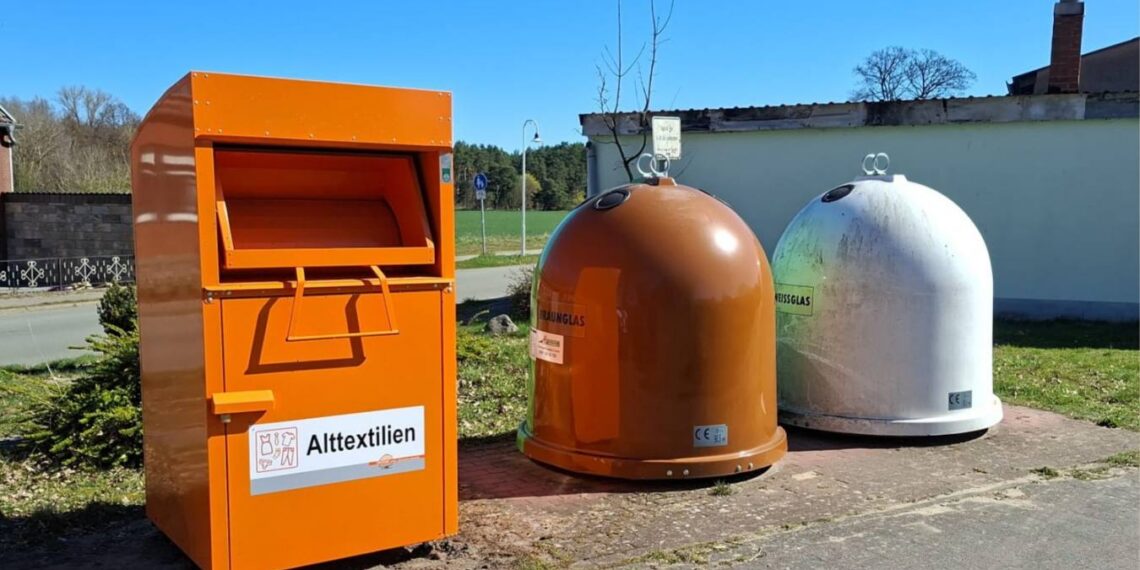 Altkleidercontainer in Kassieck bei Gardelegen im Altmarkkreis Salzwedel – neuer Sammelstandort für Altkleiderentsorgung im Stadtgebiet Gardelegen