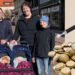 Bianka Klatt und Stephan Gregor mit ihren Kindern Ben, Lena sowie den Zwillingen Pia und Kai. Die Familie aus Gardelegen engagiert sich für die Kronkorken-Spendenaktion zugunsten des Magdeburger Förderkreises krebskranker Kinder und möchte möglichst viele Menschen zum Mitmachen bewegen.